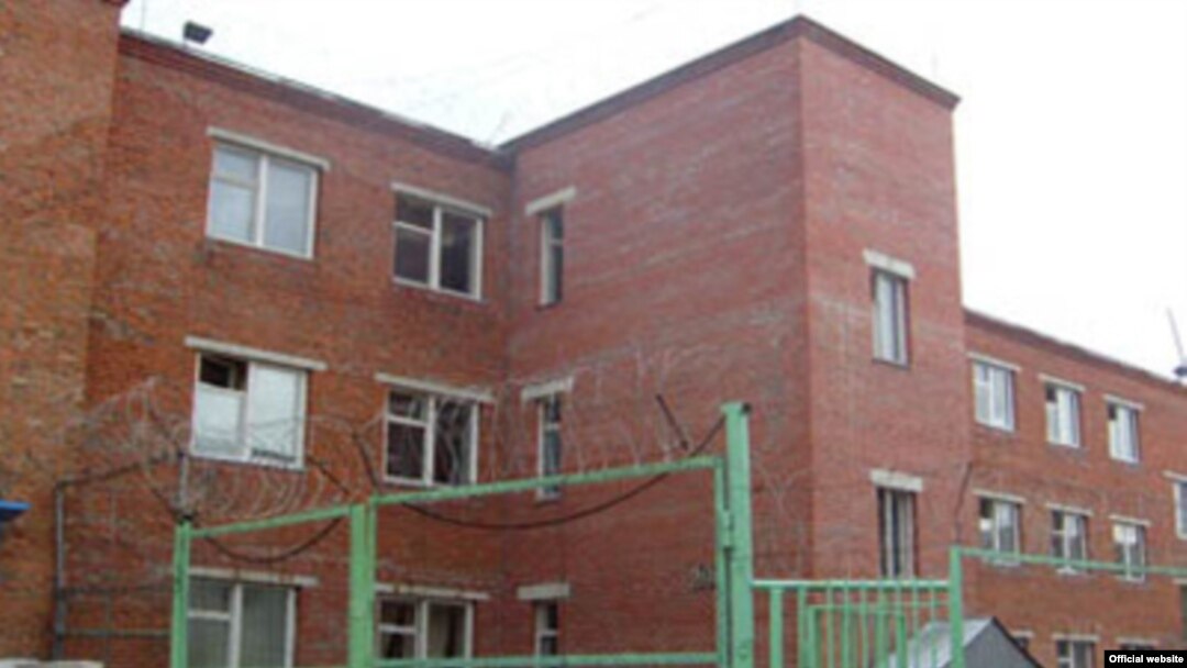 Максим Дударев после интервью РС переведен в штрафной изолятор.