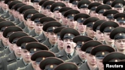 Russia -- Soldiers train for the military parade in Moscow, 08Apr2010