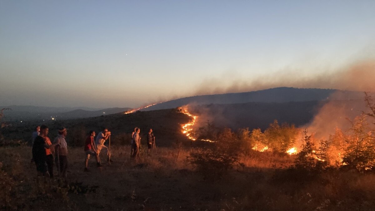 Në Maqedoninë e V. ende zjarre aktive, opozita kërkon përgjegjësi - Vimarsana News