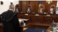 Ședința Curții Constituționale din 7 iulie 2026. Avocatul Adunării Populare de la Comrat (cu spatele) prezintă în fața Înaltei Curți contraargumentele sale.