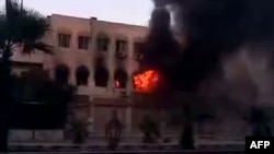 Дым над зданием муниципалитета. Дамаск, 18 июля 2012 года.