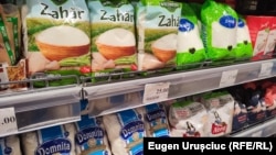 Zahăr de la mai mulți producători, pe rafturile unui magazin din Chișinău