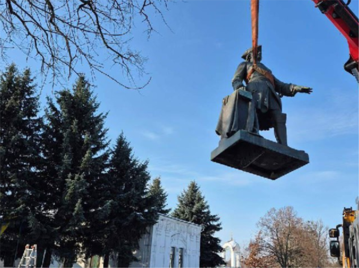 Пам’ятник Петру І не знищили, а перенесуть в музейний простір