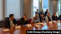 Prezentarea raportului ILGA, la Parlamentul European. De la stânga la dreapta, Victor Ciobotariu (ACCEPT România), Kim van Sparrentak (europarlamentara olandeza), Kathrin Hugendubel (ILGA), Rosario Coco și Eka Tsereteli (activiști din Italia și Georgia).