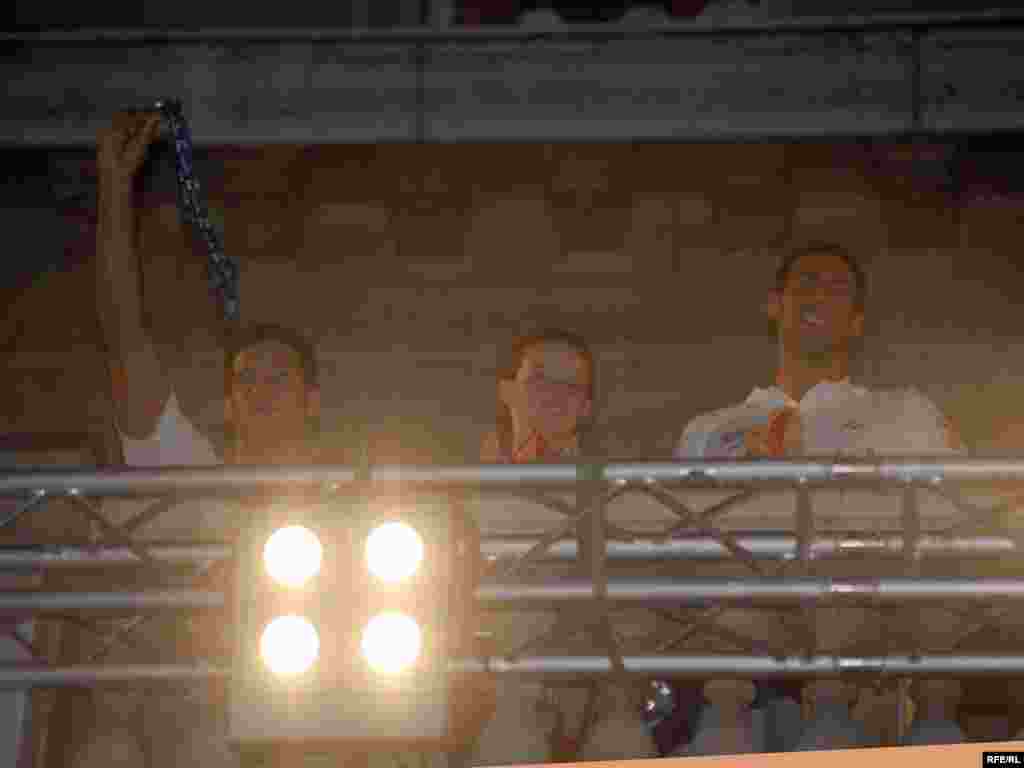 Pozdrav - Vanja Udovičić, Nađa Higl i Milorad Čavić