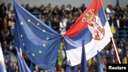 Zastave EU i Srbije