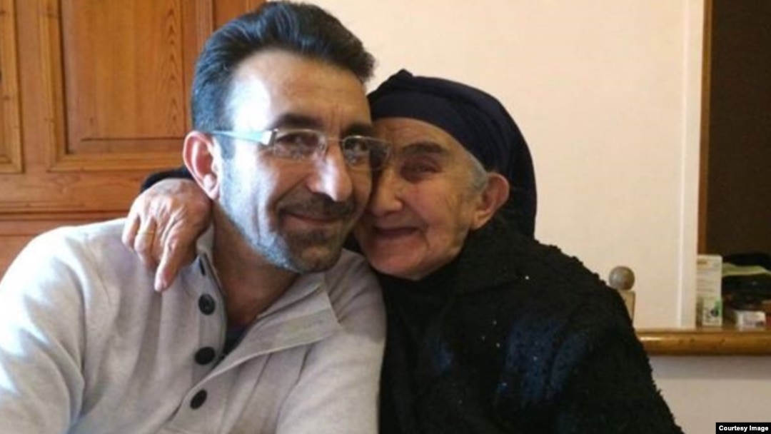 Qənimət Zahid anası Xədicə Zahidova ilə