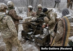 «Ті, хто хоче побачити майбутнє війни, мають не книжки чи статті читати, а приїхати в Україну і подивитися на те, що тут відбувається», – Петреус