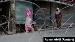 د سرینګر اوسېدونکې مېرمنې