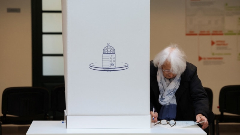 Венгриядағы парламент сайлауында негізгі бәсеке Орбан мен Мадияр арасында өтіп жатыр