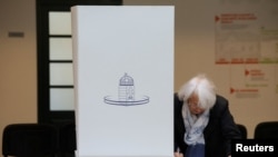 Голосування триває до 19:00, а перші результати очікуються ввечері