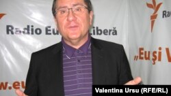 Nicolae Andronic în studioul Europei Libere