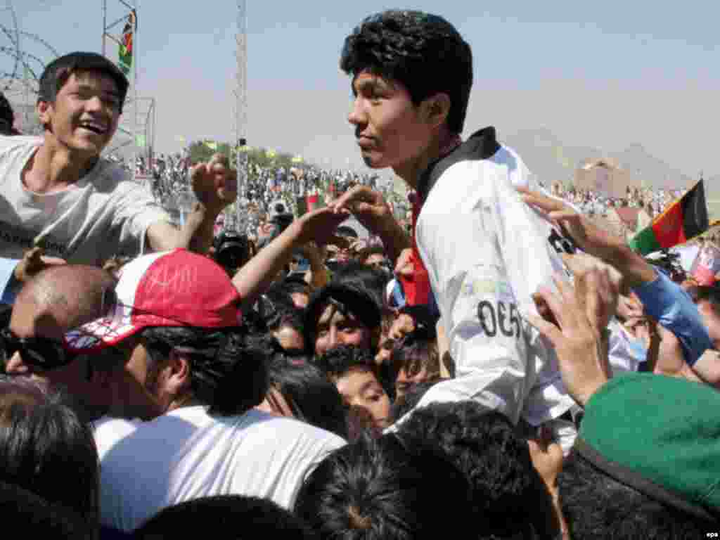 Afghan wins country's first-ever bronze medal, in taekwondo. - Afghan Olympic taekwondo bronze medalist Rohullah Nikpai is carried by the crowd during a procession for his homecoming from the Beijing 2008 Olympic Games on 28 August 2008 in Kabul, Afghanistan. Afghanistan's first Olympic medalist was hailed as 'Pride of the Nation'. 