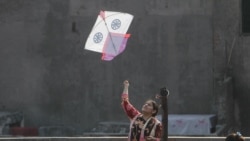 Zmeie deasupra orașului Lahore. Cum e păstrată o tradiție de 19 ani din Pakistan