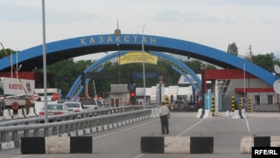 Clitoris phorum порно фотосуреттері Транссексуал жігіттің аузына сиып алған.