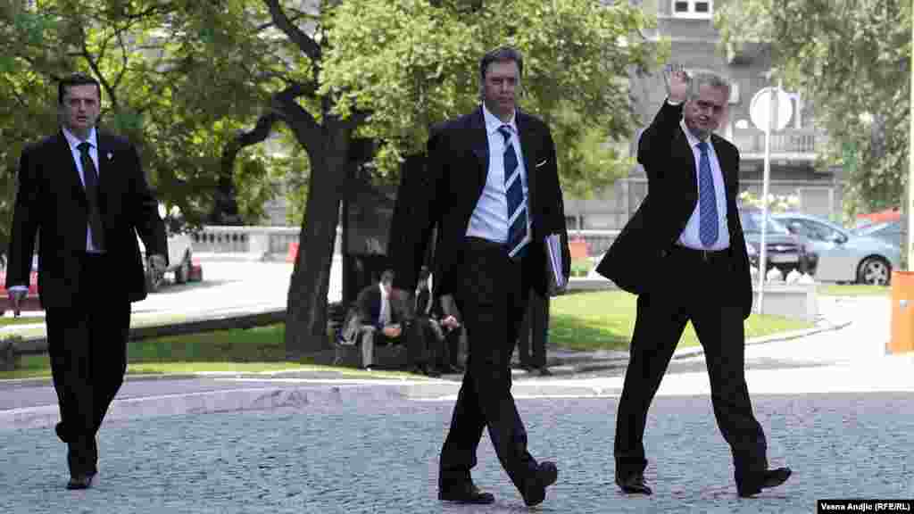 Srbija - Novoizabrani predsjednik Tomislav Nikolić i Aleksandar Vučić u šetnji parkom, Beograd, 28. maj 2012. 