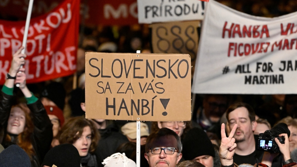 Словаки протестують проти політики уряду Роберта Фіцо