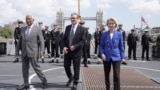 European Council President Antonio Costa, Britain's Prime Minister Keir Starmer and President of the European Commission Ursula von der Leyen walk during a visit to HMS Sutherland in central London, following the UK-EU Summit on May 19, 2025.