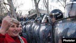 Ոստիկանները Երևանի Ազատության հրապարակում ընդդիմության հանրահավաքից առաջ, արխիվ