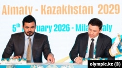 Головкин мен Шейх Джоан бин Хамад Әл-Тани Азиаданы өткізу келісіміне қол қойған сәт. Милан, 5 ақпан 2026 жыл.