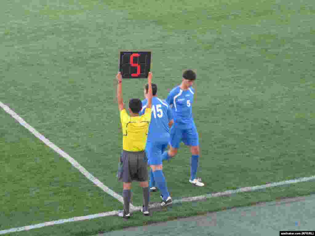 "Talyp sporty" komandasynyň t&auml;lim&ccedil;isi Omar Berdi&yacute;ew 15 belgili o&yacute;un&ccedil;y h&ouml;km&uuml;nde o&yacute;na goşul&yacute;ar