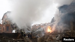 Зеленський зазначив, що сили РФ били по Києву та регіону, Дніпропетровщині, Кіровоградщині, Миколаївщині, Одещині, Полтавщині, Сумщині, триває ліквідація наслідків