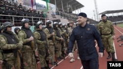 Глава Чечні Рамзан Кадиров (на першому плані) після звернення до чеченського народу і жителів Росії на стадіоні імені Білімханова, 28 грудня 2014 року