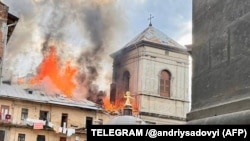 Пожежа, що виникла внаслідок влучання російського «шахеда» в історичному центрі Львова, внесенего до списку Світової спадщини ЮНЕСКО.