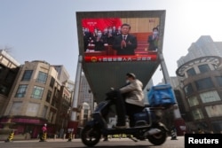 Congresul Naţional al Poporului a fost transmis pe ecrane uriașe în întreaga țară. Imagine din Beijing, 10 martie 2023.
