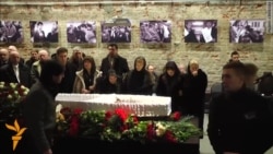 Mourners File Past Nemtsov Coffin