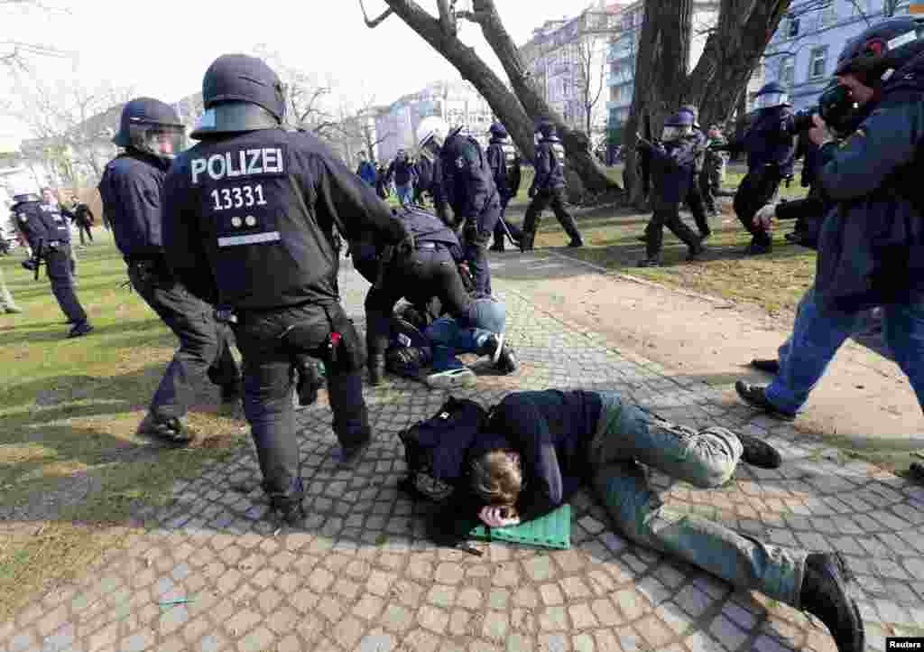 В ходе беспорядков полиция задержала не менее 350 человек