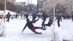 Kiev: fotbal şi pictură, între baricade