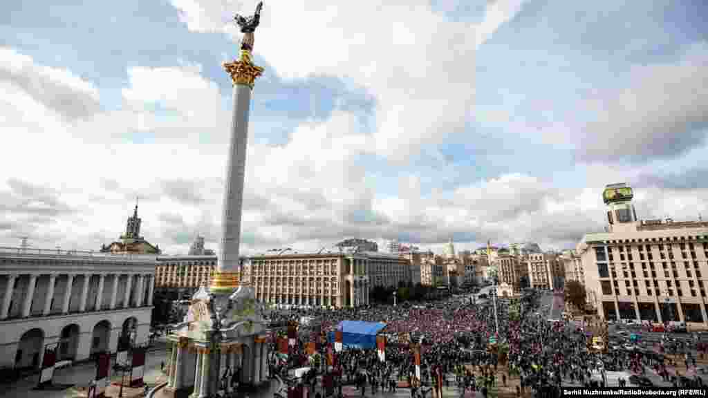 Організатори, які заявили раніше цього тижня анонсували віче через соціальні мережі, вказали, що це &laquo;громадська акція&raquo;, і закликали не використовувати подію з партійних інтересів