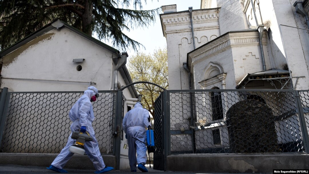 Храм Ионна Богослова и церковь Андрея Первозванного закрылись на карантин. В храмах проводится дезинфекция, изолированы все лица, контактировавшие с инфицированным священником