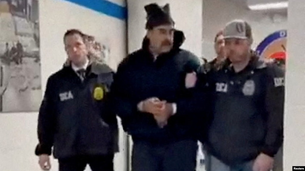 نیکولاس مادورو توسط ماموران فدرال به یک مرکز اداره مبارزه با مواد مخدر امریکا در نیویارک منتقل شد