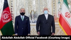 جواد ظریف وزیر خارجه ایران (راست) و عبدالله عبدالله رئیس شورای عالی مصالحه ملی افغانستان 