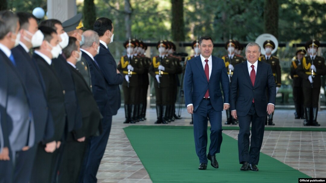 Қирғиз Республикаси президенти Садир Жапаров Ўзбекистон Республикаси президенти Шавкат Мирзиёев билан. Тошкент, 2021, 11 март.