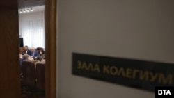 Снимката е от срещата с работодателските организации и синдикатите в МФ за подготовката на редактирания бюджет, 5 декември 2025 г.