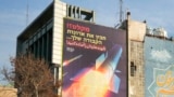 پوستری حاوی تهدید علیه اسرائیل که فروردین امسال در یکی از خیابان‌های تهران نصب شده بود