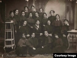 ქუთაისის ქალთა გიმნაზიის მოსწავლეები