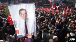 Imamoglunyň tarapdarlarynyň mitingi