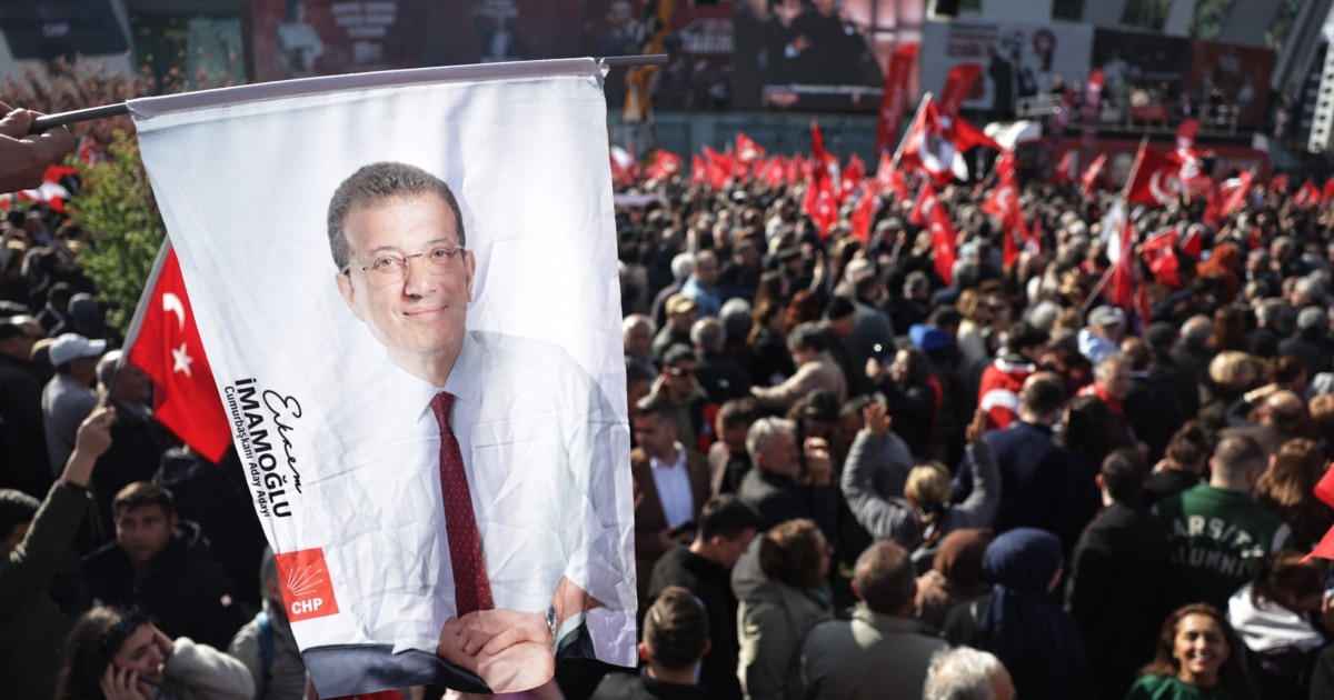 Адвокат Мехмет Пехливан, който защитава арестувания и отстранен от поста