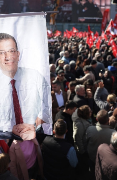 Адвокат Мехмет Пехливан който защитава арестувания и отстранен от поста