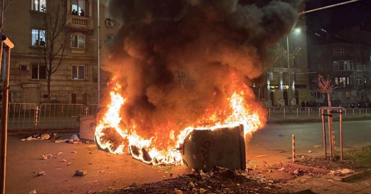 Оставка на правителството и предсрочни избори. За това призова президентът