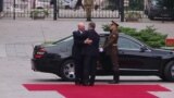 Із почесною вартою та оркестром зустрічав Порошенко Лукашенка (відео)