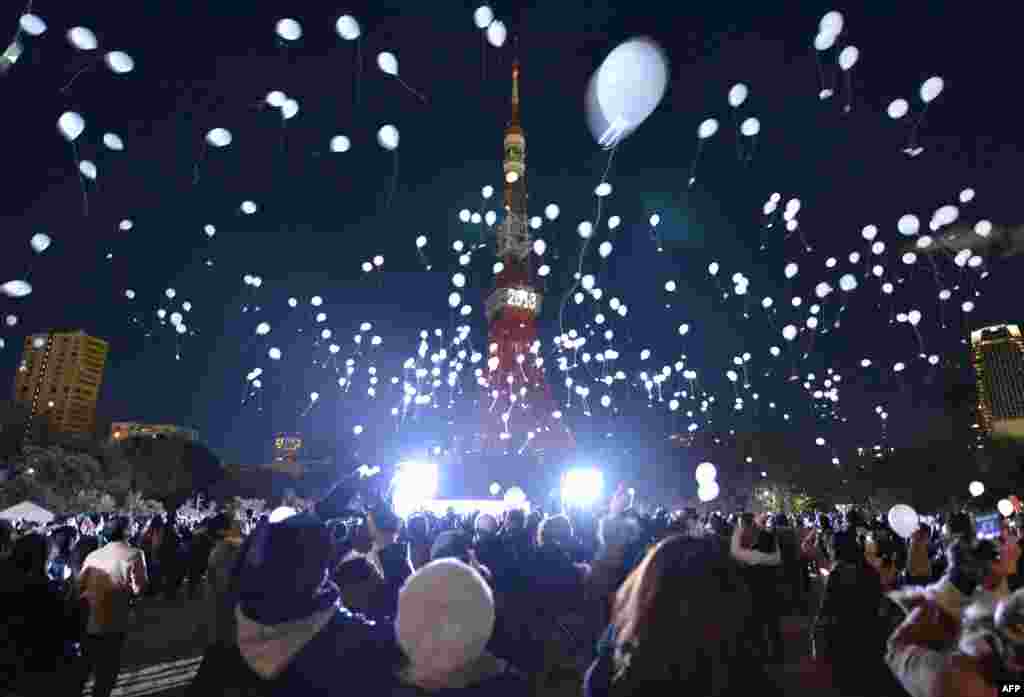 Japonia - Primele clipe ale anului 2013 la Tokio. 1 ianuarie 2013 (AFP/KAZUHIRO NOGI)