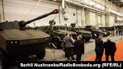 Військове озброєння України на виставці «Зброя та безпека», що проходить щороку у Міжнародному виставковому центрі. Київ, жовтень 2016 року