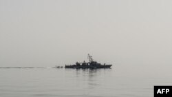 The coastal patrol craft USS Thunderbolt (PC 12) recovers a rigid hull inflatable boat (RHIB) during a trilateral exercise between the US, Kuwait and Iraq in the Gulf, March 15, 2017