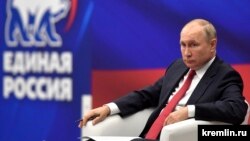 На конгресот на Единствена Русија претседателот Владимир Путин предложи нови трошоци во износ од околу 6,7 милијарди долари, потег што критичарите го отфрлија како обид за зајакнување на владејачката партија, чија популарност се намали во последните години.