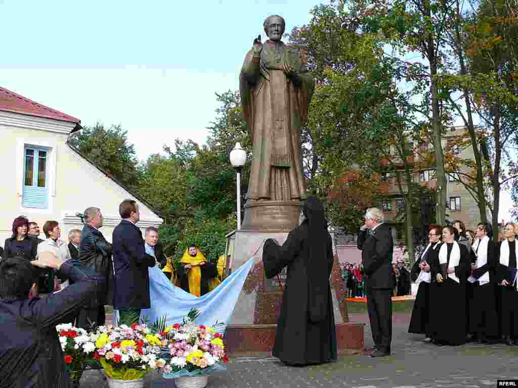 Помнік сьвятому Міколу Цудатворцу адкрылі ў Полацку, 24 верасьня